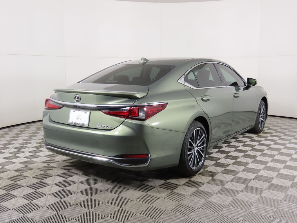 2025 Lexus ES Hybrid 300h 5