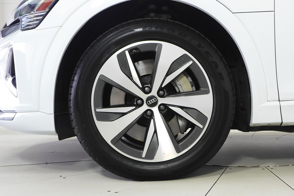 Thumbnail: 2024 Audi Q8 e-tron - 5