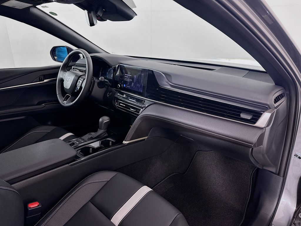 2025 Toyota Camry SE 28