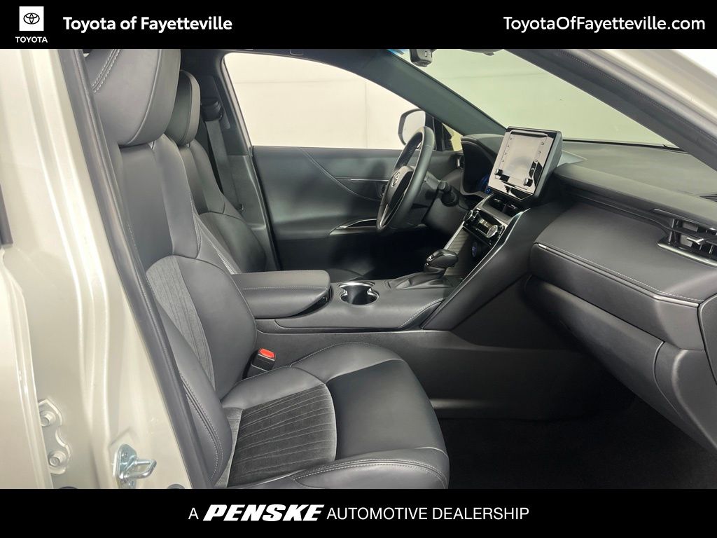 Thumbnail: 2021 Toyota Venza - 9