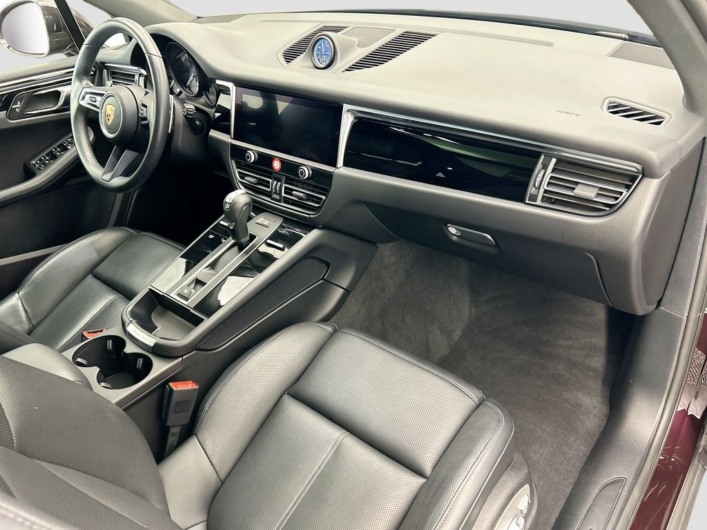 Thumbnail: 2025 Porsche Macan - 20