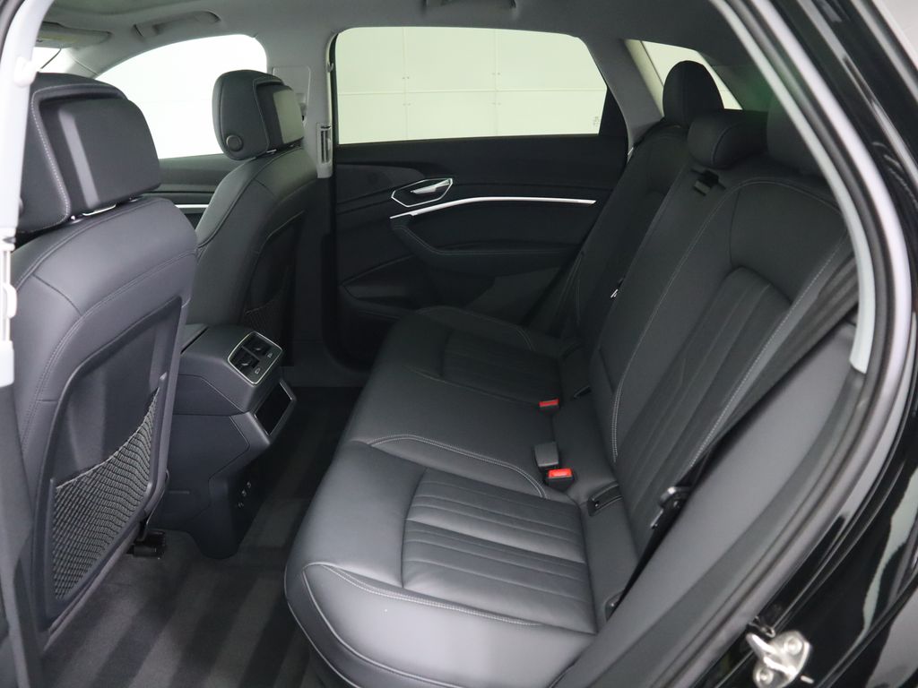 2021 Audi e-tron Premium 22