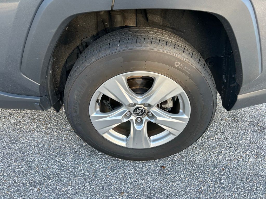 Thumbnail: 2021 Toyota RAV4 - 9