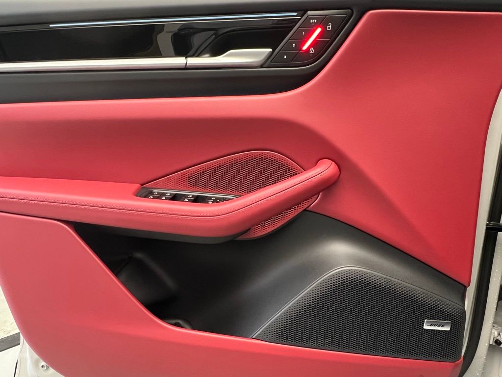 Thumbnail: 2026 Porsche Macan - 19