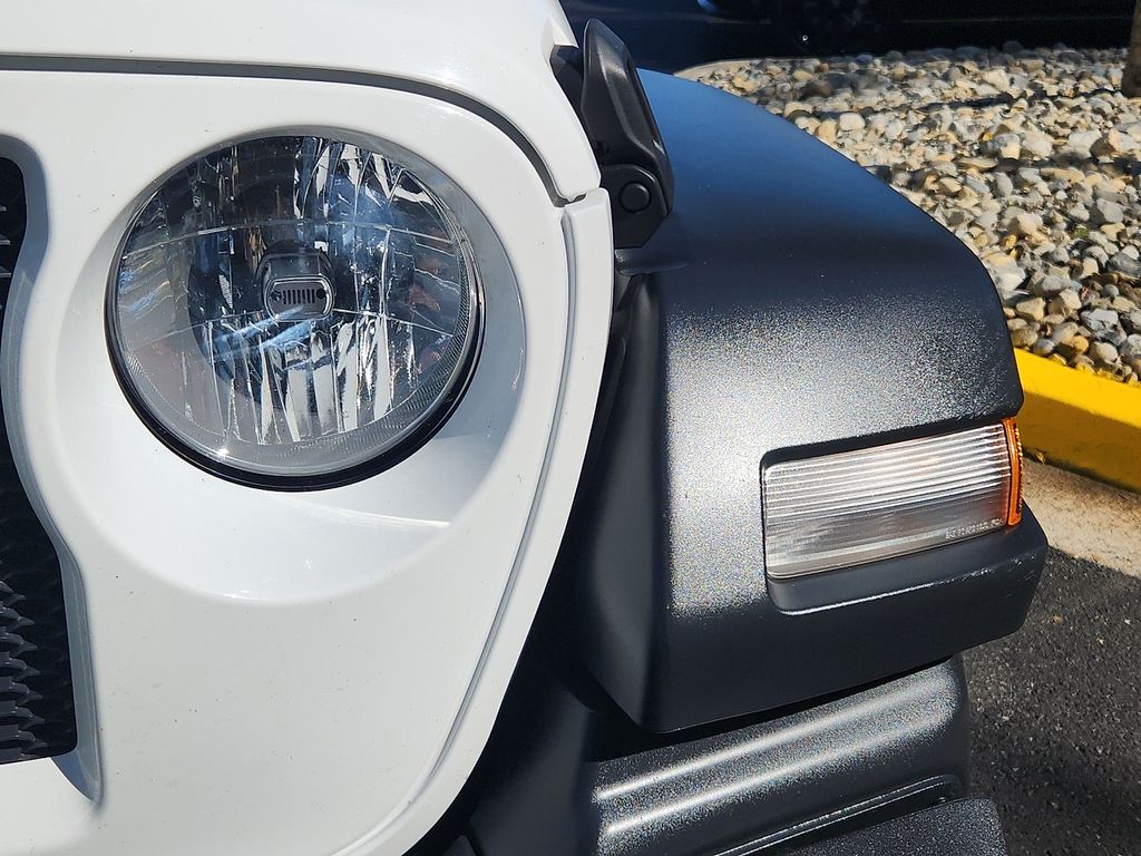 Thumbnail: 2019 Jeep Wrangler - 9