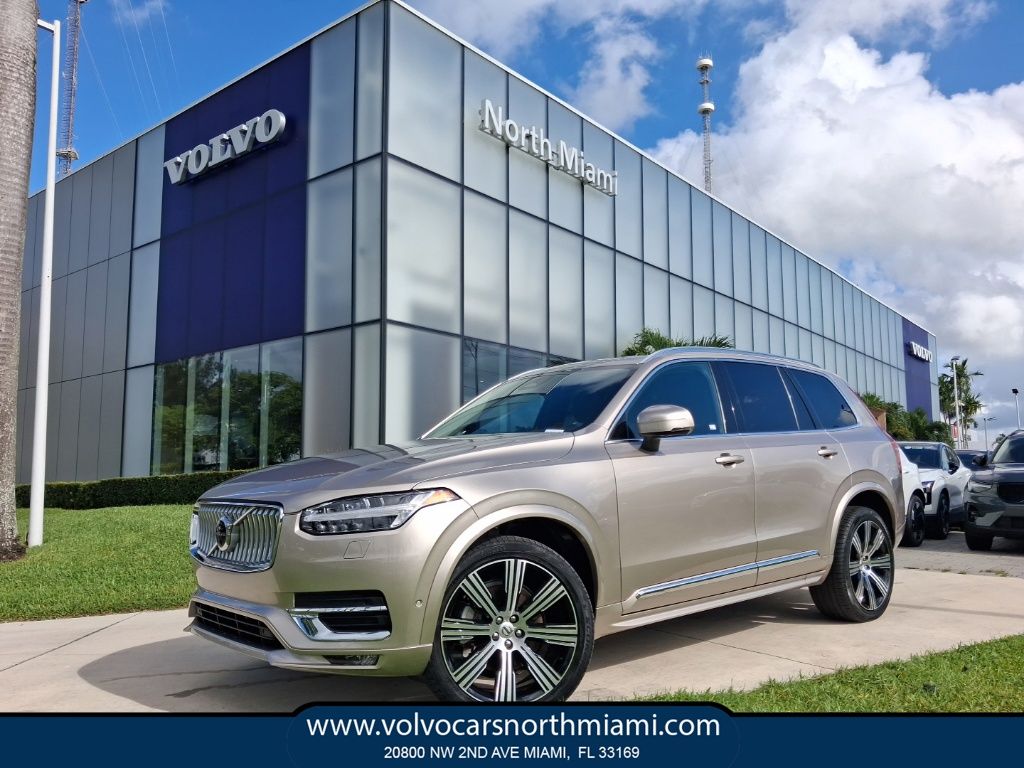 2024 Volvo XC90 B5 Plus