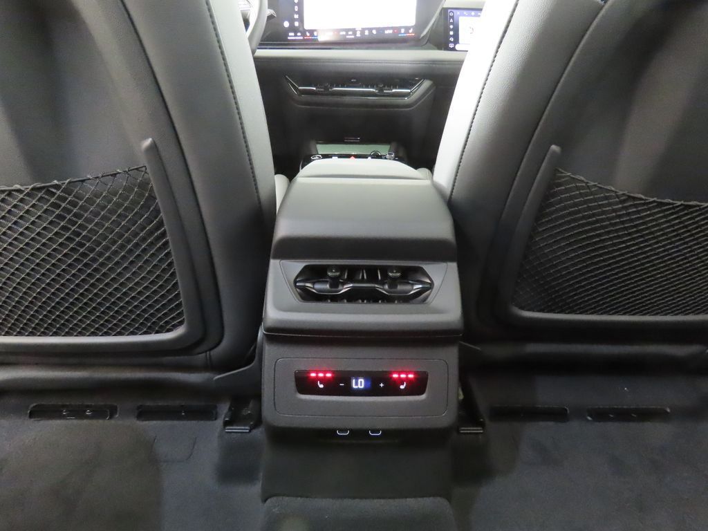 Thumbnail: 2027 Audi Q6 e-tron - 24