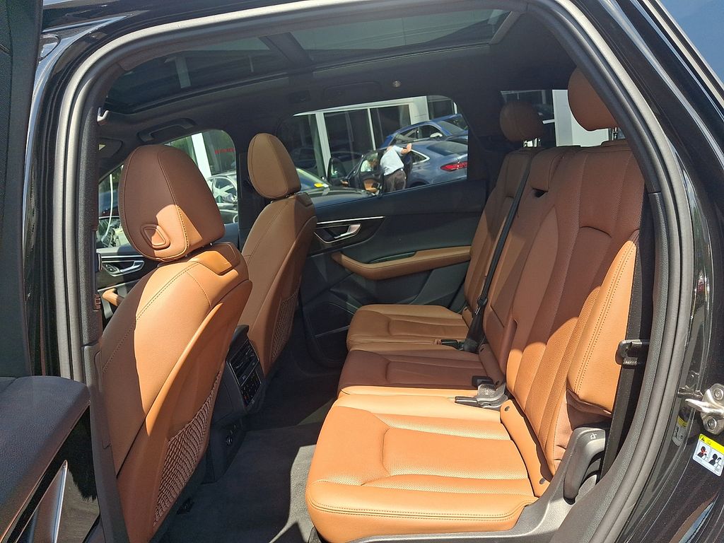 Thumbnail: 2023 Audi Q7 - 10