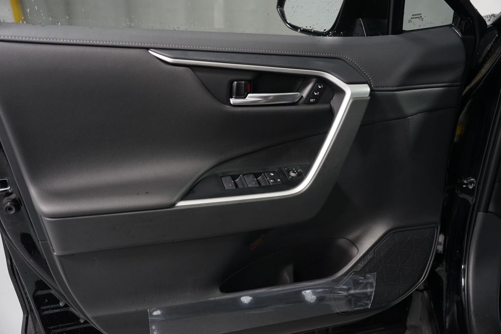 Thumbnail: 2025 Toyota RAV4 - 31