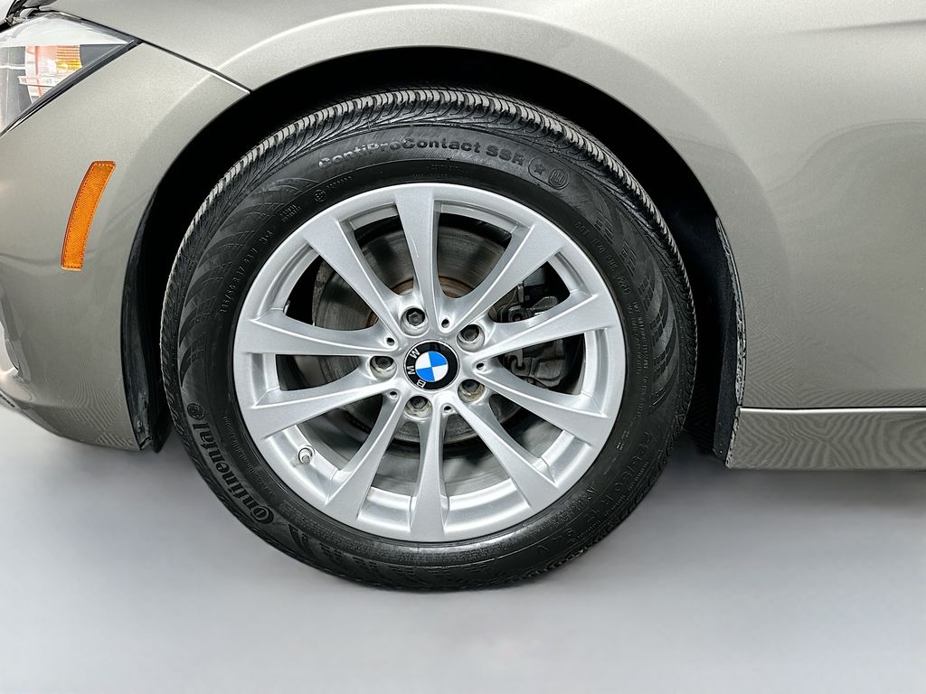 Thumbnail: 2016 BMW 3 Series - 31