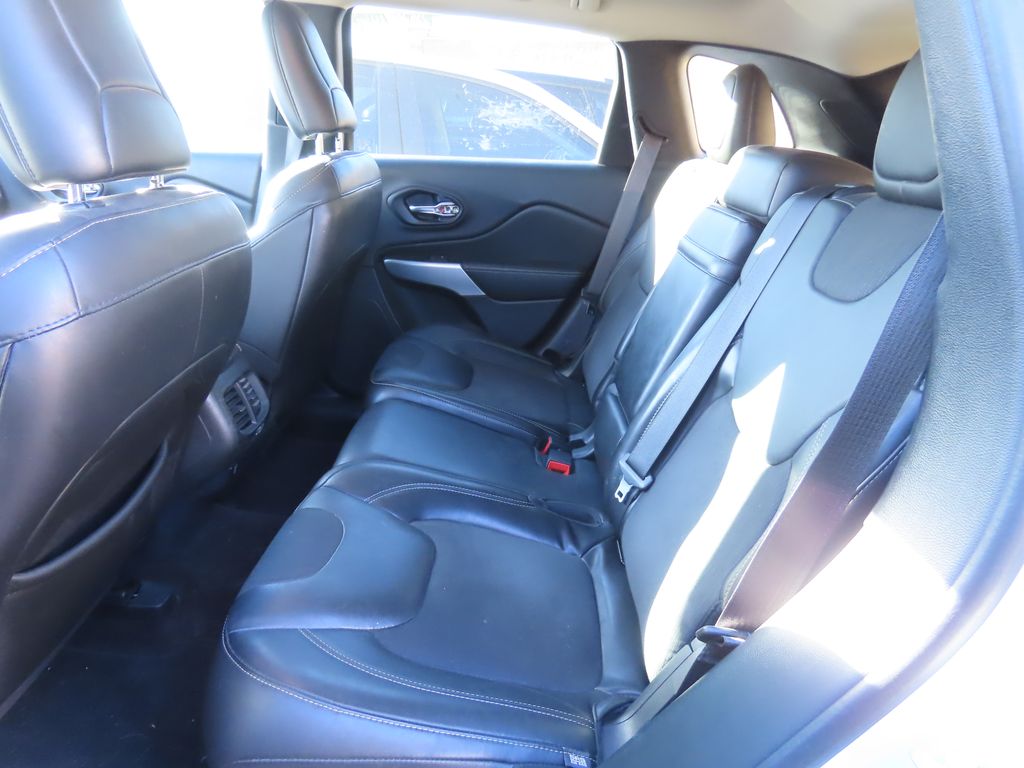 Thumbnail: 2018 Jeep Cherokee - 11