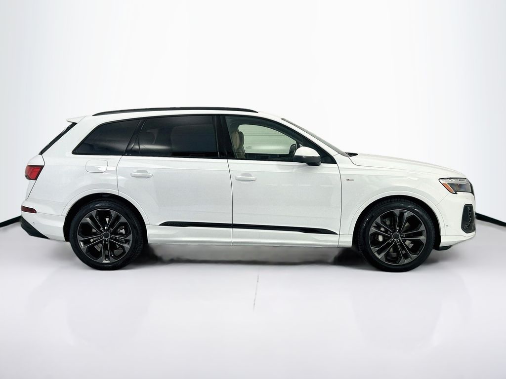Thumbnail: 2026 Audi Q7 - 4