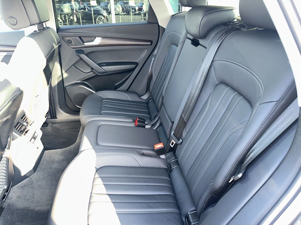 Thumbnail: 2022 Audi Q5 - 11