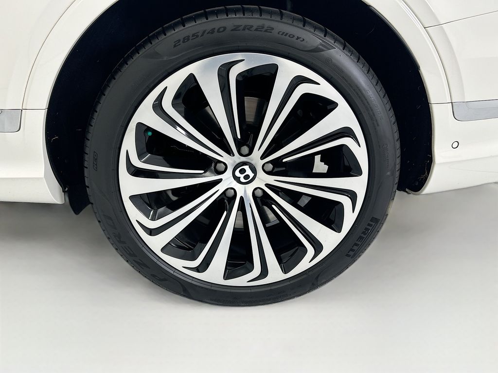 Thumbnail: 2022 Bentley Bentayga - 30