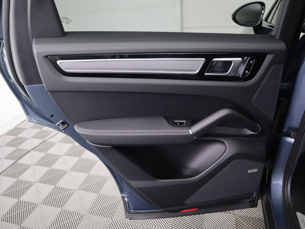 Thumbnail: 2020 Porsche Cayenne - 27