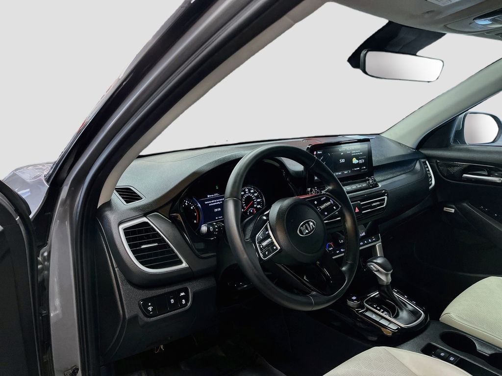 Used 2021 Steel Gray Kia SX image 9