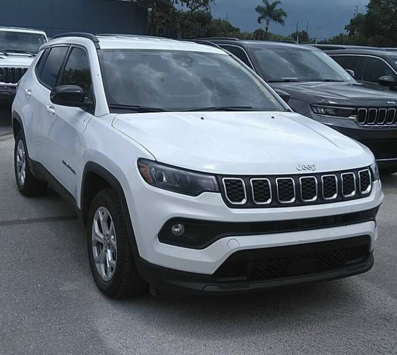Bright White Clearcoat 2024 Jeep Compass Latitude 4WD SUV / Crossover Four-Wheel Drive 8-Speed Automatic