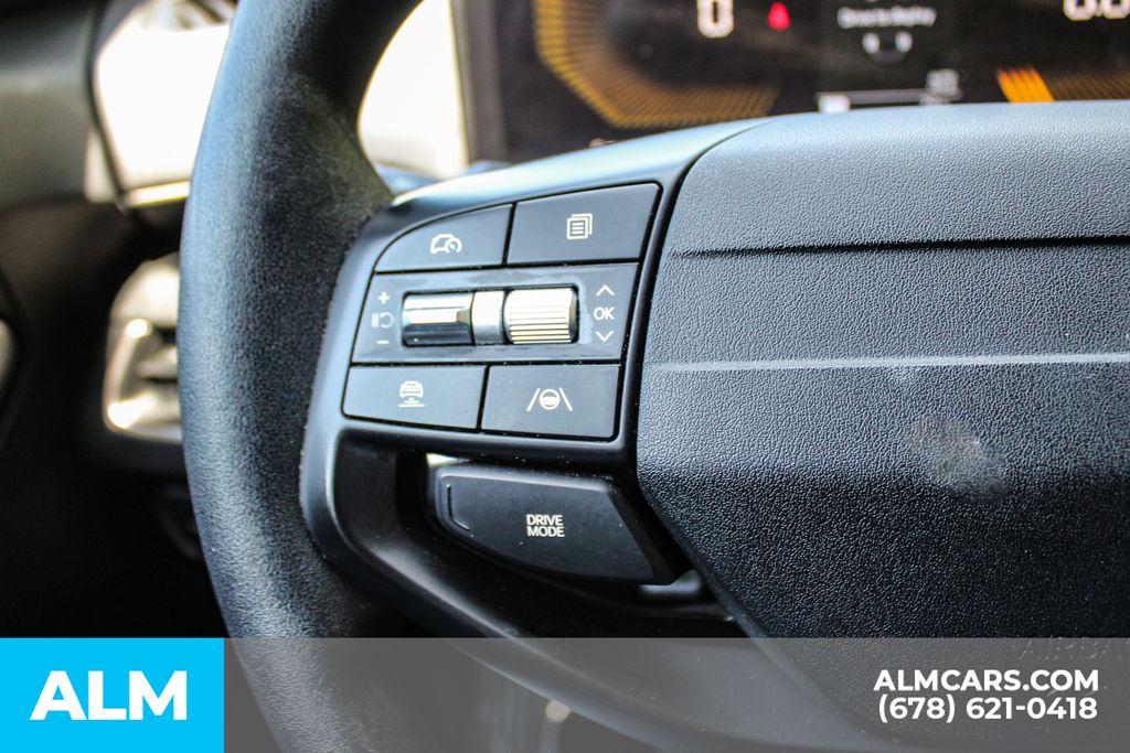 Used 2025 White Kia LXS image 24