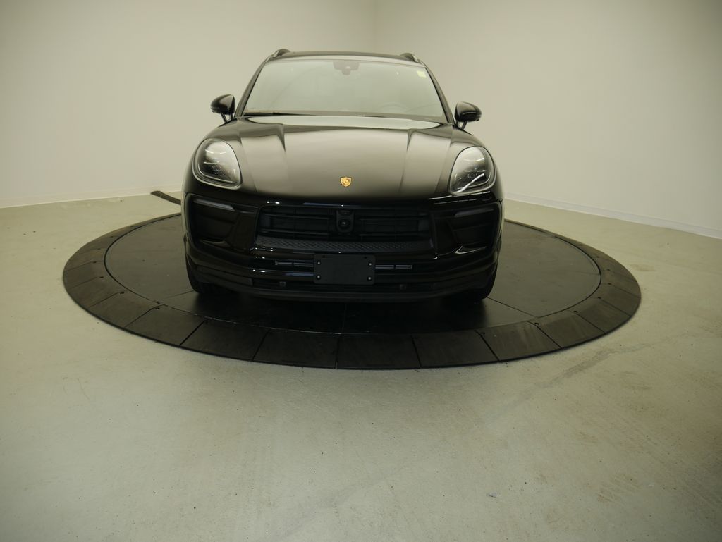 Thumbnail: 2023 Porsche Macan - 10
