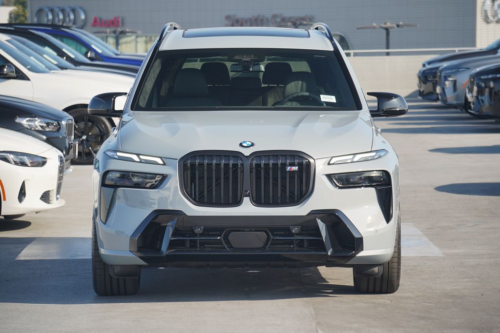 2025 BMW X7 M60i 2