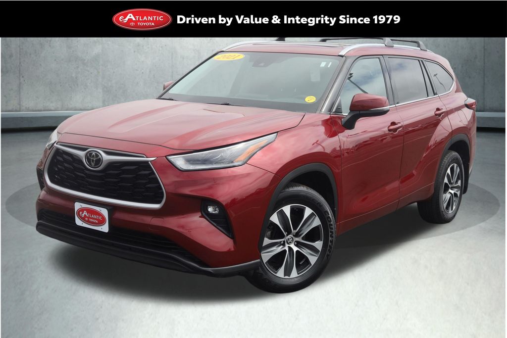 Red Pearl 2021 Toyota Highlander XLE AWD SUV / Crossover All-Wheel Drive 8-Speed Automatic