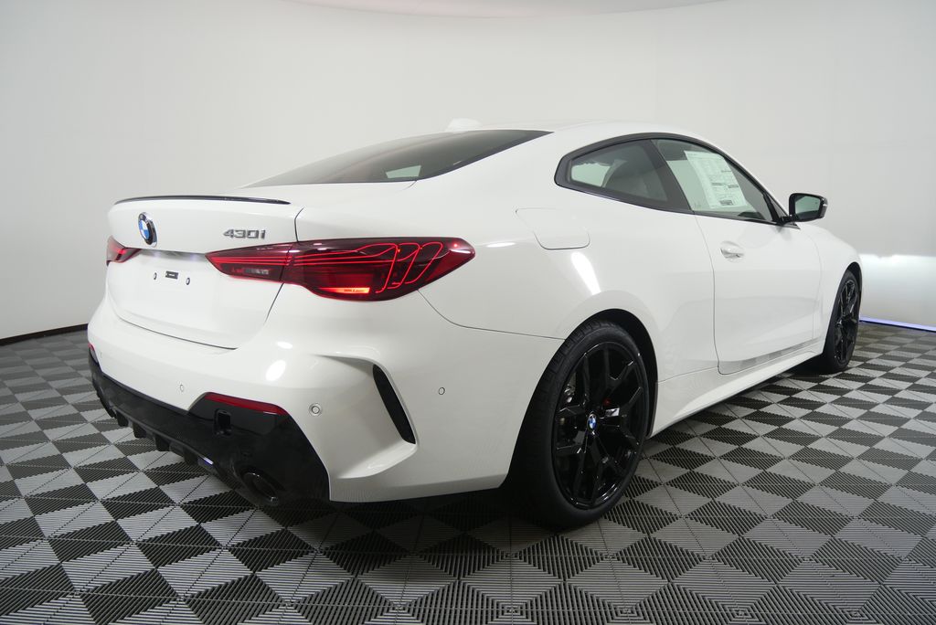 Thumbnail: 2026 BMW 4 Series - 3