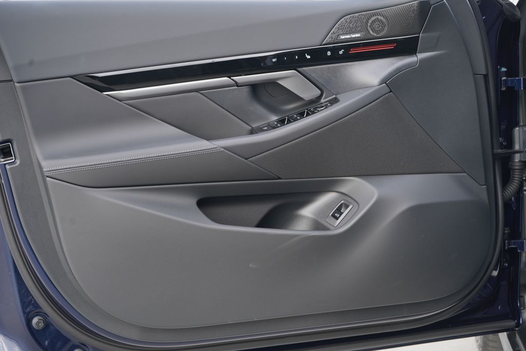 Thumbnail: 2026 BMW 5 Series - 10