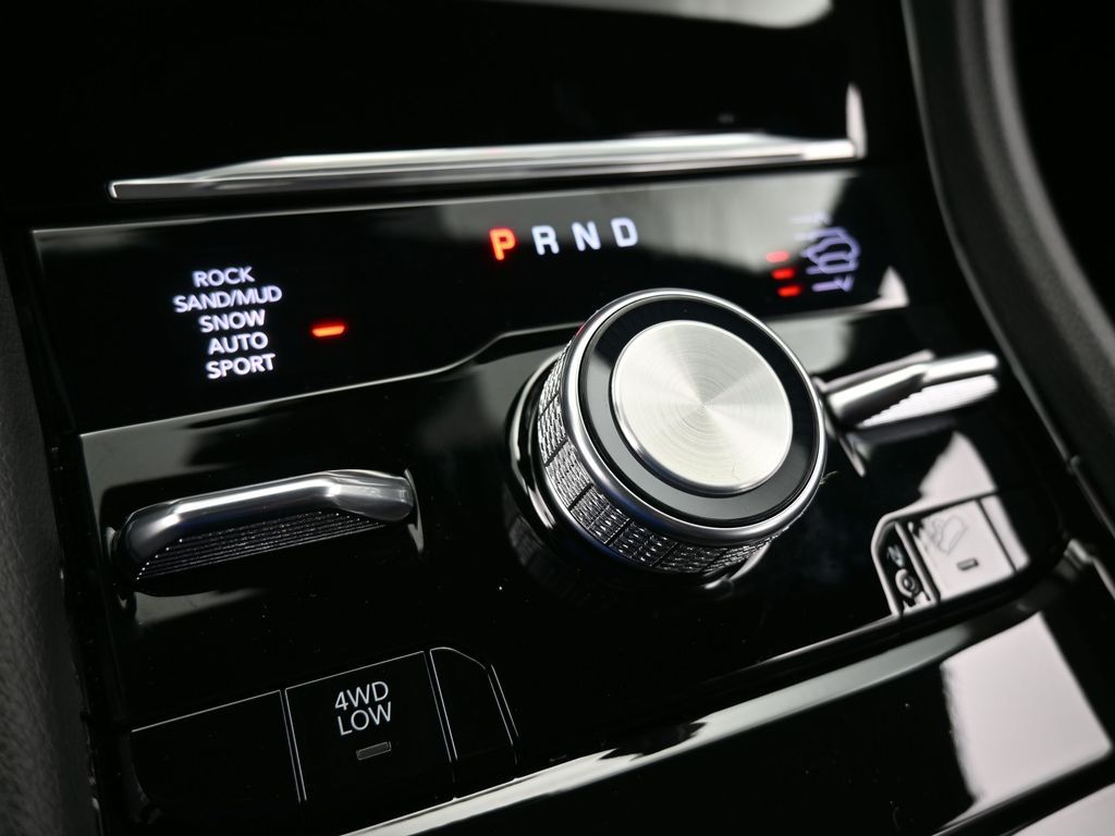 Used 2024 Silver Zynith Jeep Overland image 33