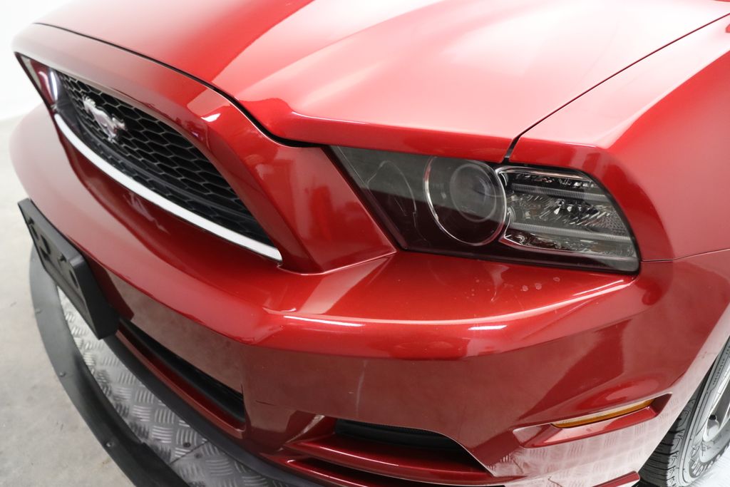 2013 Ford Mustang Premium 3