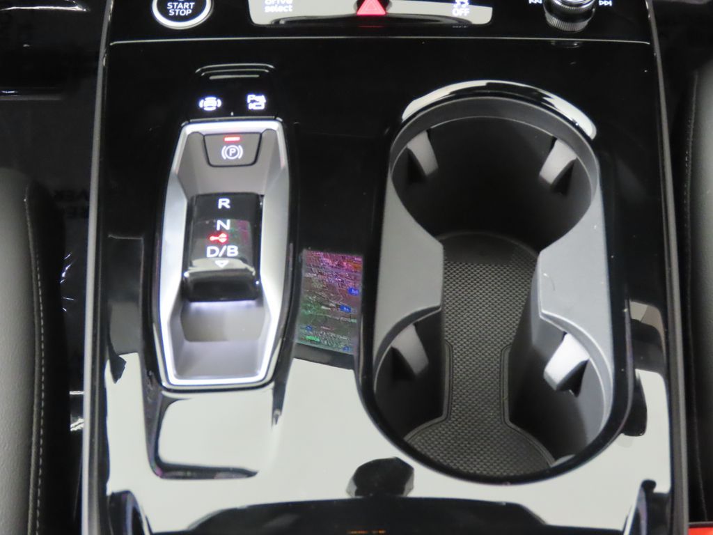 Thumbnail: 2027 Audi Q6 e-tron - 22