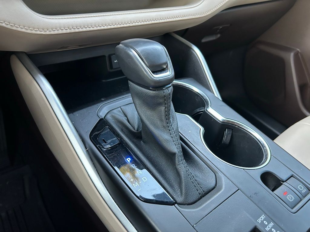 2021 Toyota Highlander XLE 28