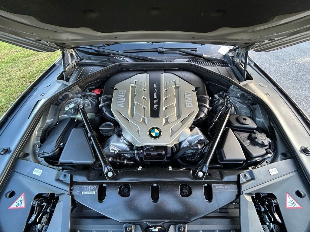 Thumbnail: 2011 BMW 7 Series - 11