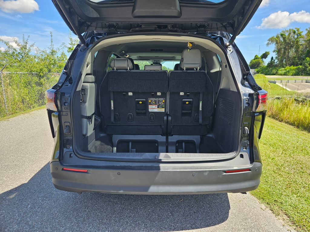Thumbnail: 2024 Toyota Sienna - 10