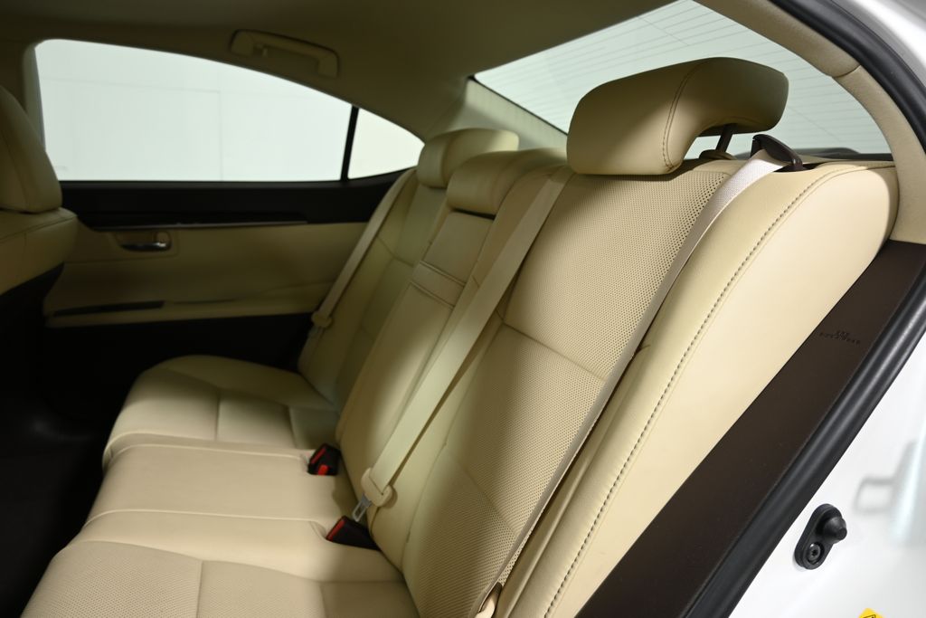 Thumbnail: 2016 Lexus ES - 4