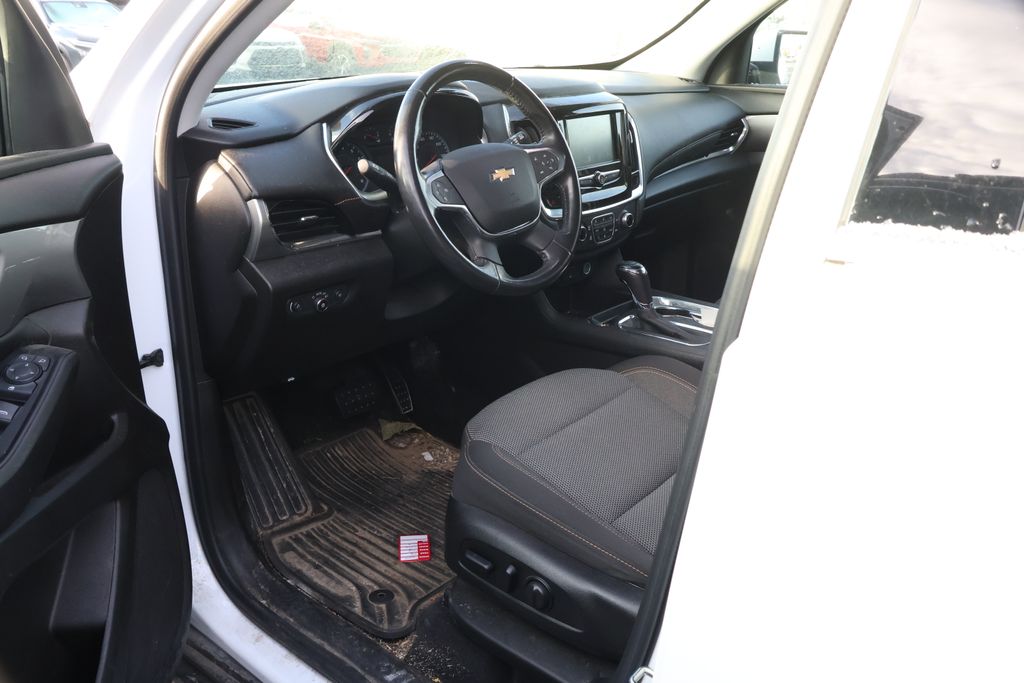 Thumbnail: 2018 Chevrolet Traverse - 11