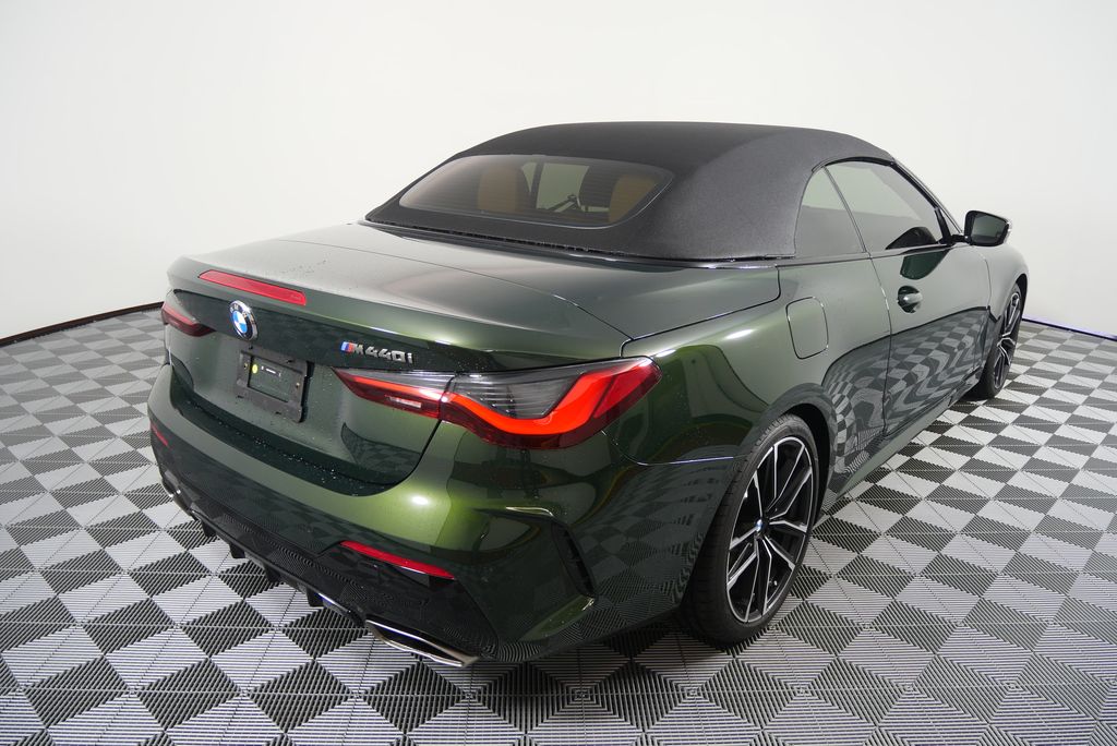 Thumbnail: 2024 BMW 4 Series - 4
