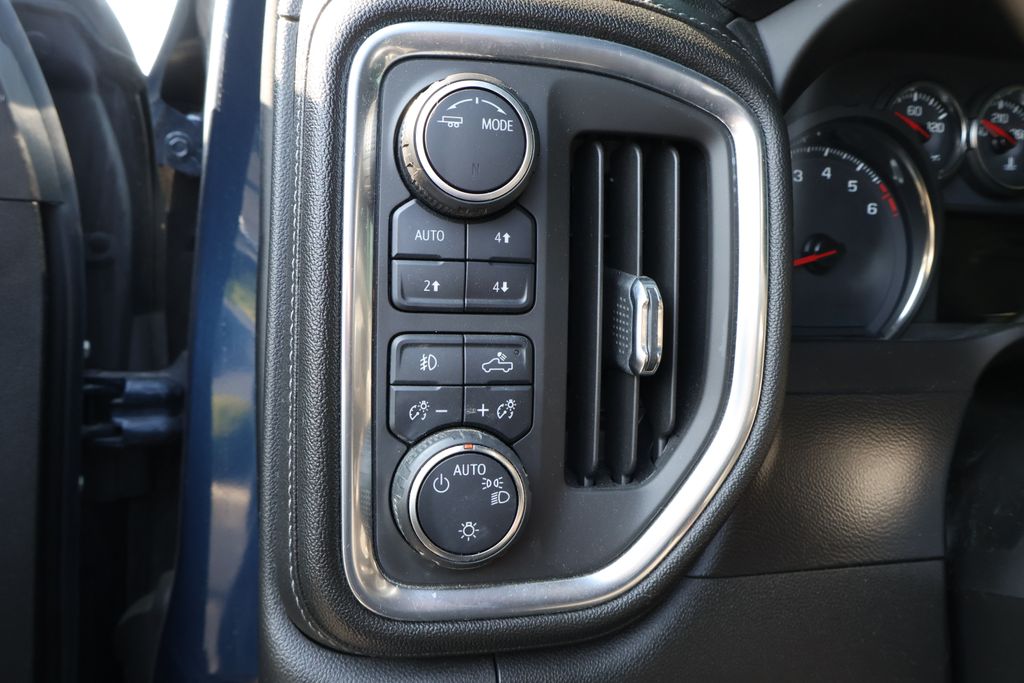 Thumbnail: 2020 Chevrolet Silverado 1500 - 18