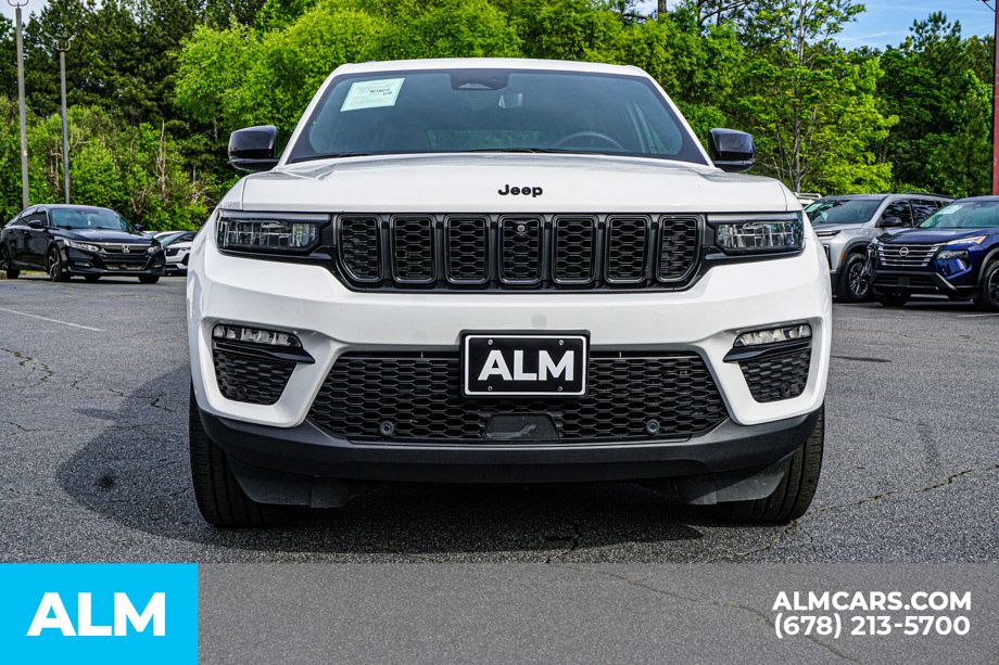 Used 2024 White/off-white Jeep Limited image 10