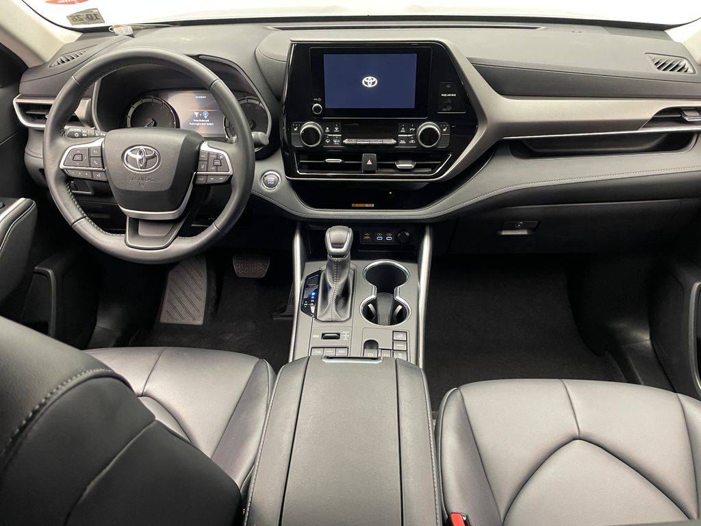 Thumbnail: 2023 Toyota Highlander - 19