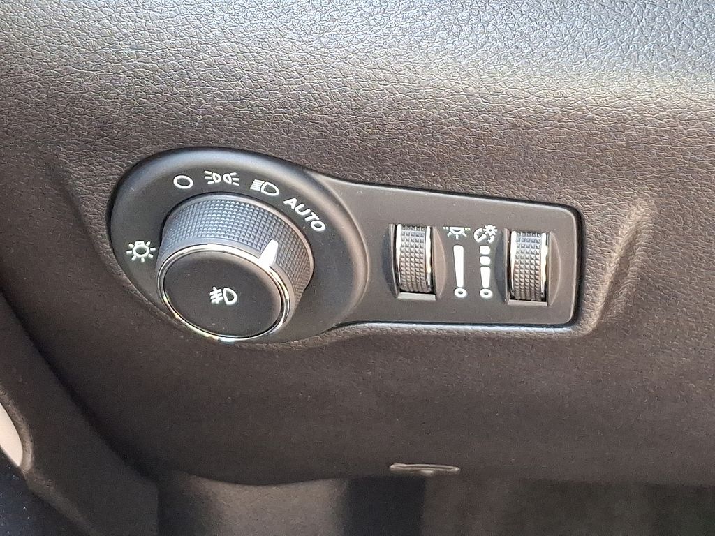 Thumbnail: 2024 Jeep Compass - 23
