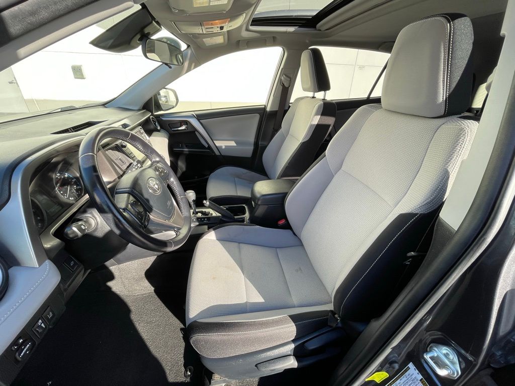 Thumbnail: 2017 Toyota RAV4 - 28