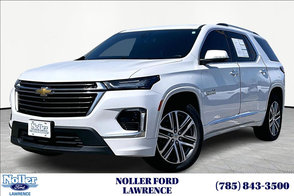 White (Iridescent Pearl Tricoat) 2023 Chevrolet Traverse High Country AWD SUV / Crossover Four-Wheel Drive 9-Speed Automatic