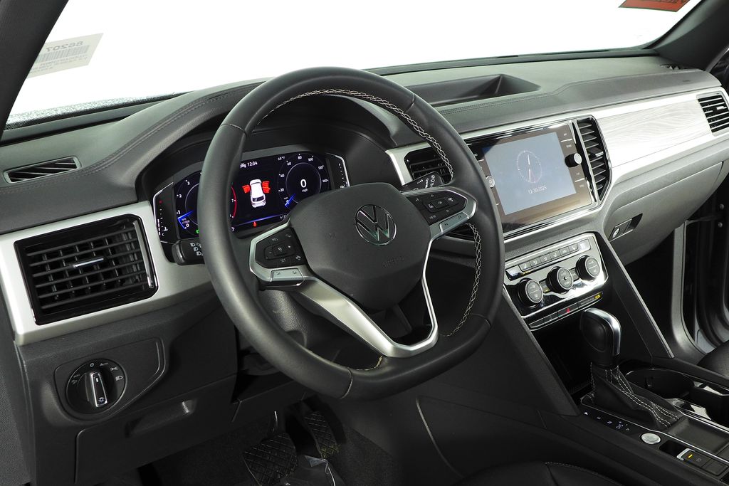 Thumbnail: 2023 Volkswagen Atlas - 31