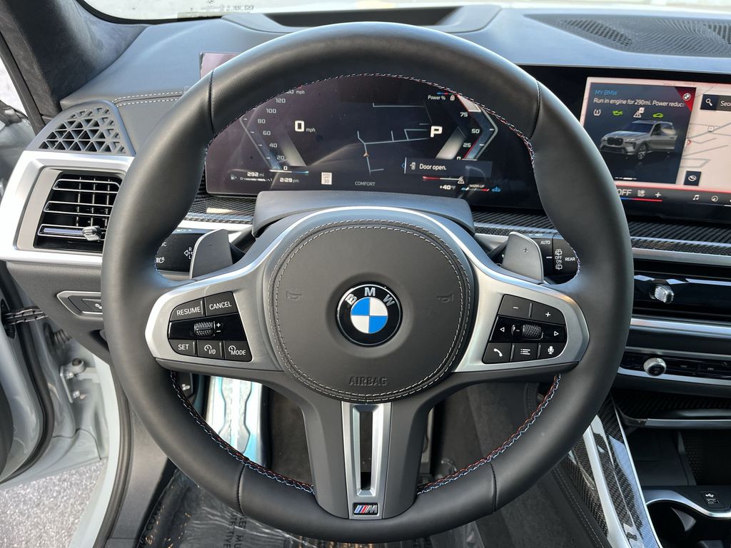 2025 BMW X7 M60i 14