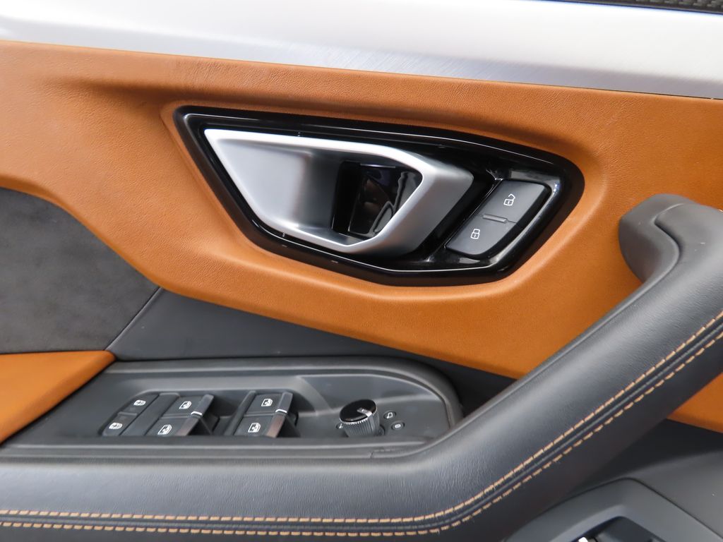 Thumbnail: 2022 Lamborghini Urus - 24