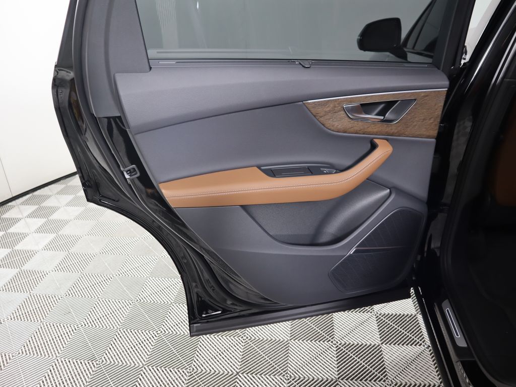 Thumbnail: 2026 Audi Q7 - 30