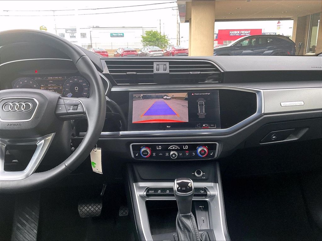 2025 Audi Q3 — photo 18
