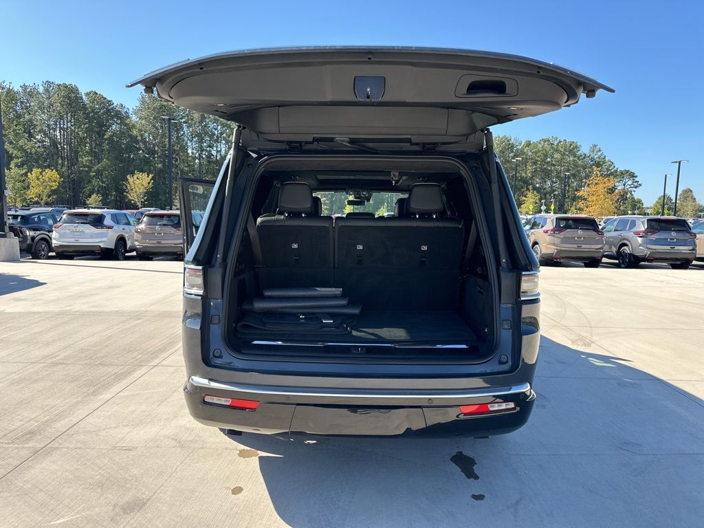 2023 Jeep Grand Wagoneer Series II 28