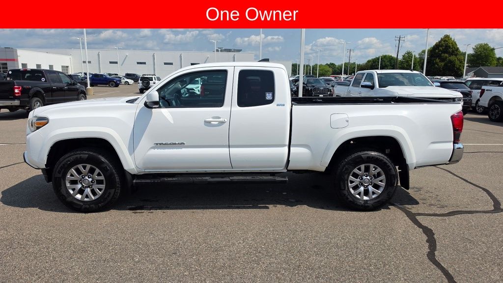 Used 2018 Toyota Tacoma SR5 with VIN 5TFSZ5AN4JX152247 for sale in Waite Park, Minnesota