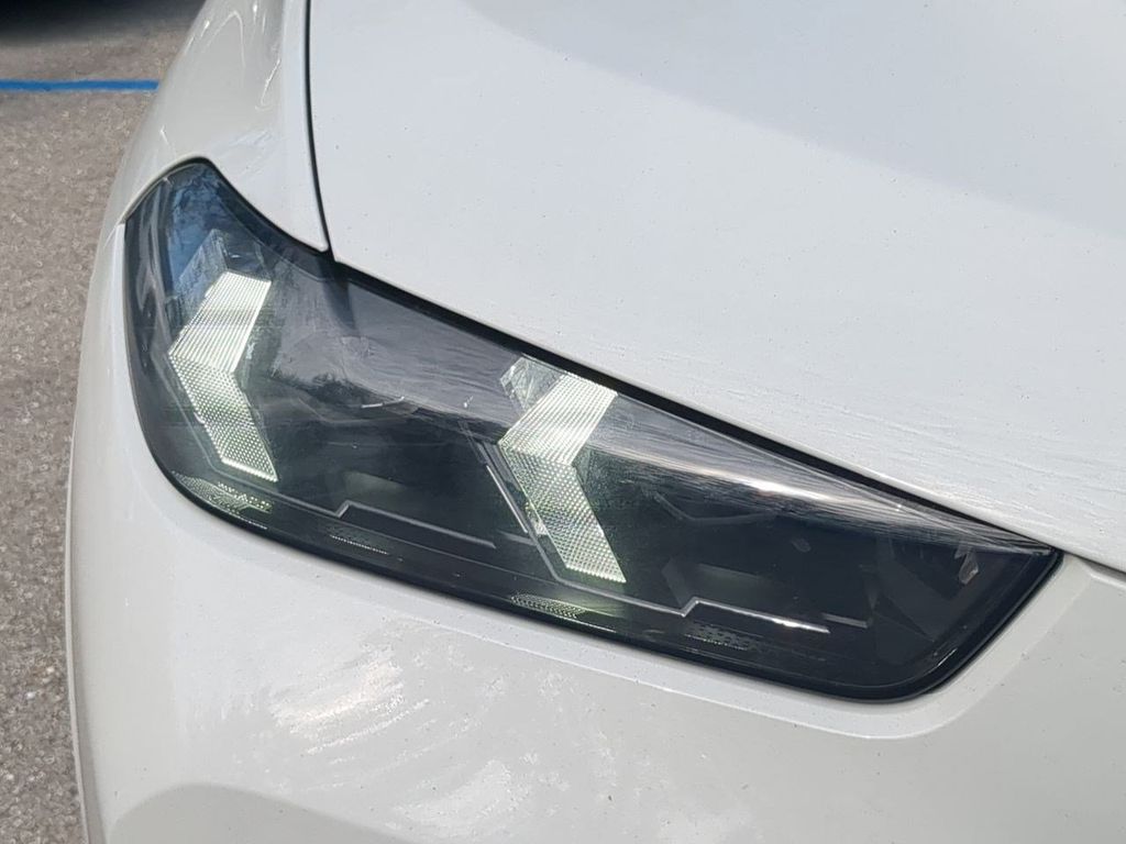 New 2026 White BMW xDrive40i image 10
